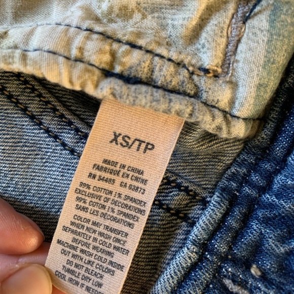 American Eagle // Cropped Denim Jacket - Picture 12 of 14